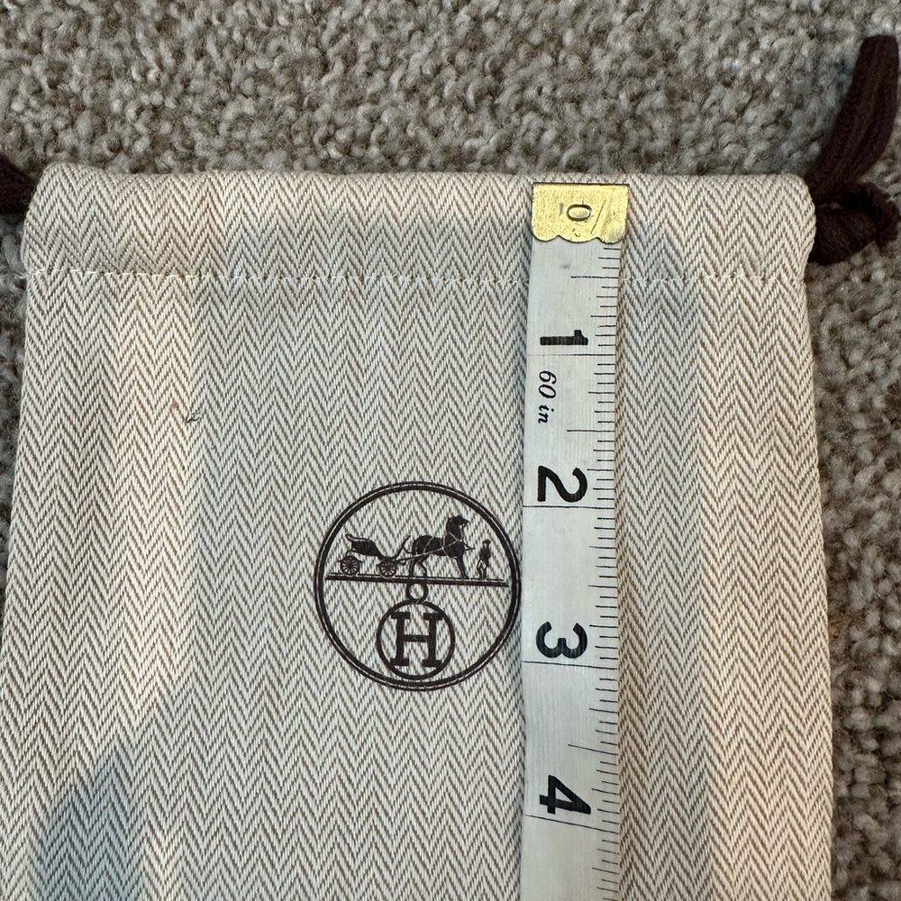 Stylish Cream Drawstring Bag - image 3